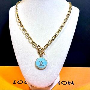 Authentic Louis Vuitton Blue Zip Charm LV Logo Pendant Gold Chain Necklace Chic